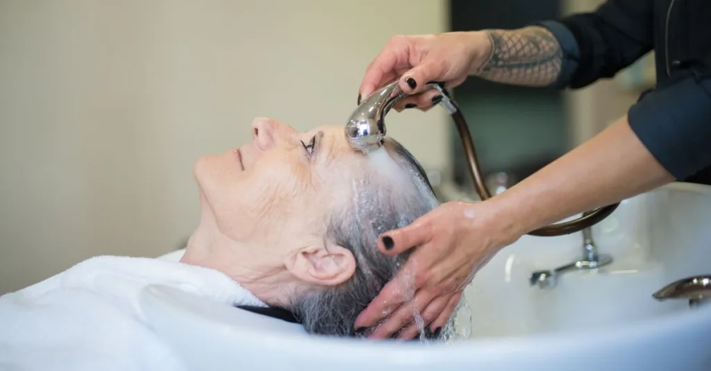 shampooing doux et protecteur pour cheveux colorés, préservant l'éclat et la vitalité de la couleur tout en nettoyant délicatement.