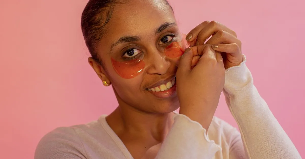 découvrez l'efficacité des patchs pour les yeux en hydrogel : hydratation, réduction des cernes et réduction des poches pour un regard frais et revitalisé.