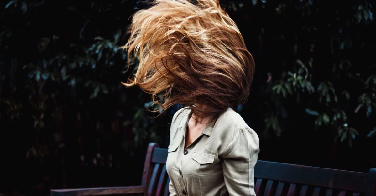 découvrez nos conseils et produits pour donner du volume à vos cheveux et sublimer votre coiffure au quotidien.