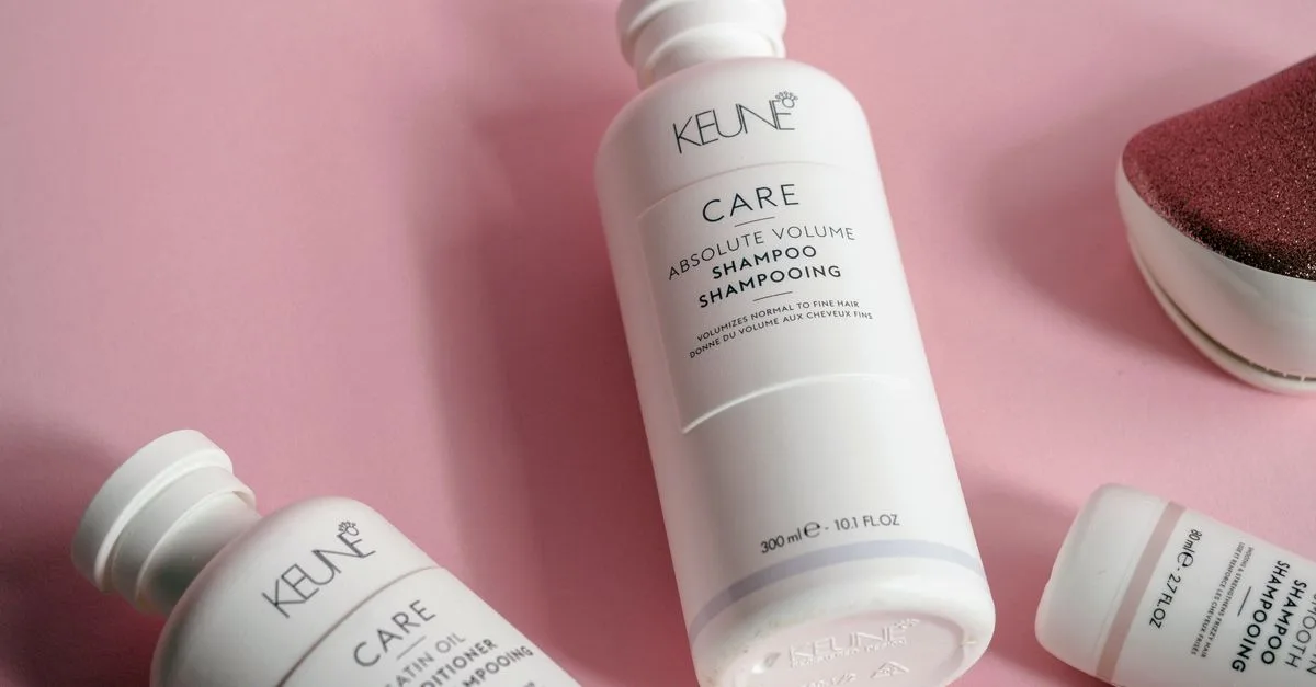 découvrez une routine capillaire adaptée aux cheveux fins pour les renforcer, apporter du volume et révéler toute leur beauté naturelle.