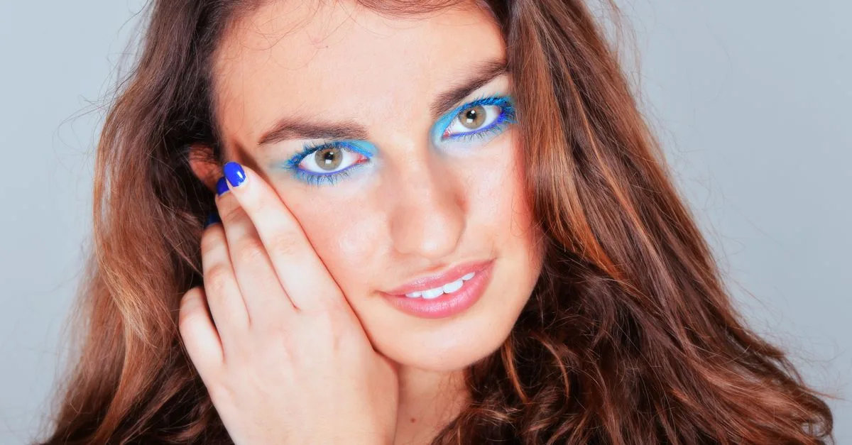 maquillage longue tenue spécialement formulé pour les peaux grasses, assurant un fini mat et une tenue parfaite toute la journée.