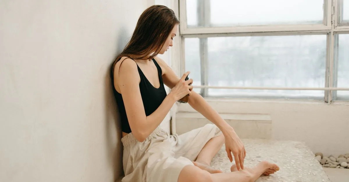hydratant pour peau sèche : découvrez notre crème nourrissante riche qui hydrate en profondeur, apaise et protège votre peau contre la sécheresse et les tiraillements.