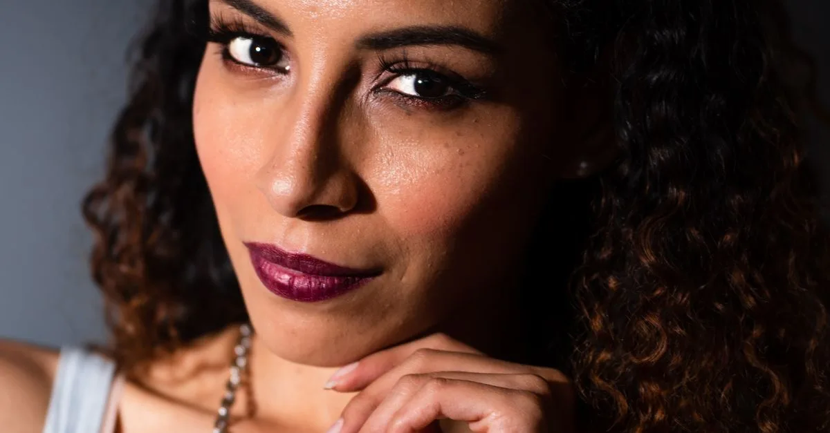 découvrez des conseils naturels de maquillage spécialement conçus pour sublimer la peau mature, mettant en valeur votre beauté avec des produits doux et adaptés.