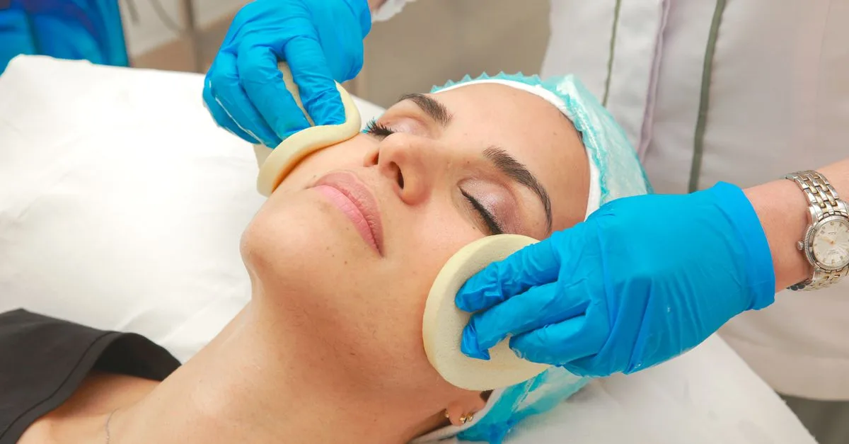 découvrez nos conseils et produits efficaces pour réduire l'apparence des pores et obtenir une peau lisse et éclatante.