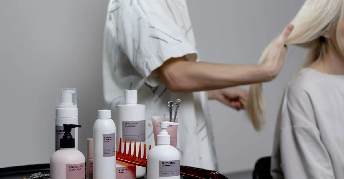 shampooing spécialement conçu pour les cheveux fins et gras, contrôle l'excès de sébum tout en apportant douceur et volume.