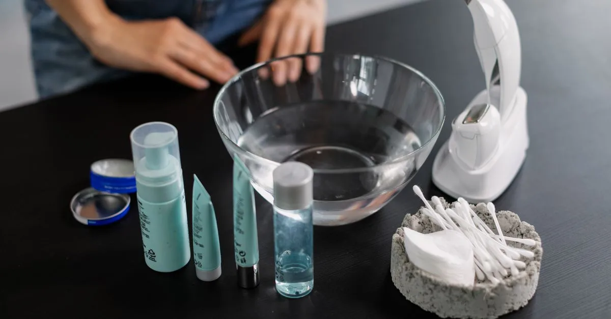 découvrez une routine de soins simple et efficace spécialement conçue pour les peaux sensibles, pour apaiser et protéger votre peau au quotidien.