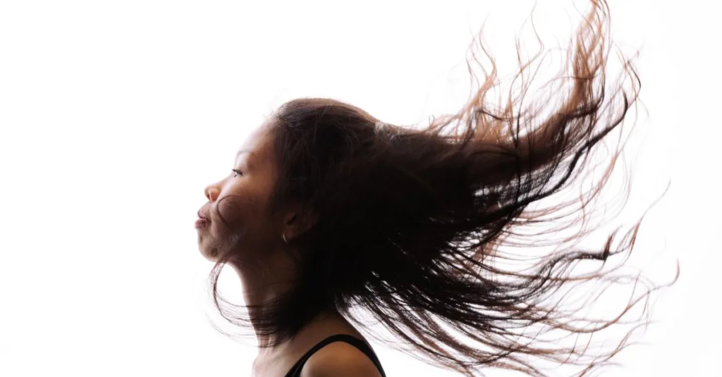 découvrez comment éliminer l'électricité statique des cheveux pour une coiffure lisse et parfaitement maîtrisée toute la journée.
