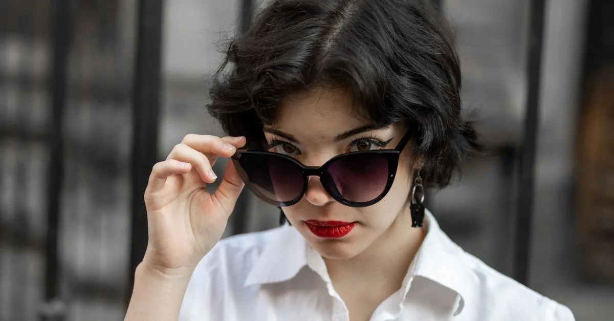 découvrez les meilleures coupes pixie pour visage rond : des idées de coiffures courtes pour mettre vos traits en valeur et trouver le style qui vous correspond.
