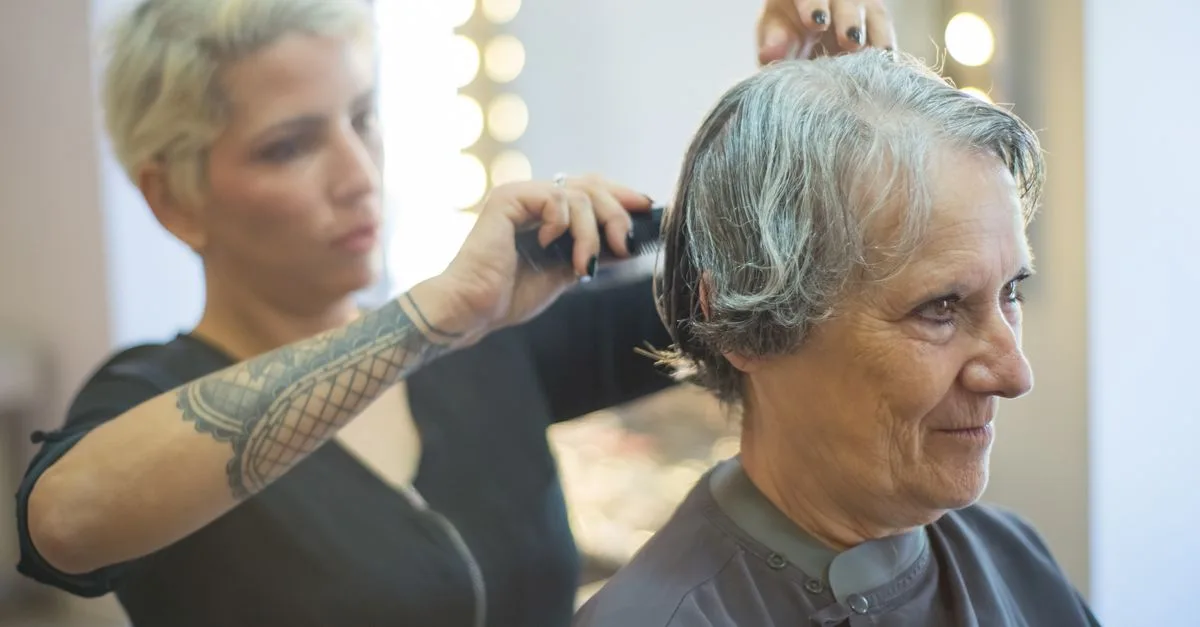 découvrez les plus belles coupes courtes pour cheveux blancs : des styles modernes, élégants et faciles à entretenir pour sublimer votre look.